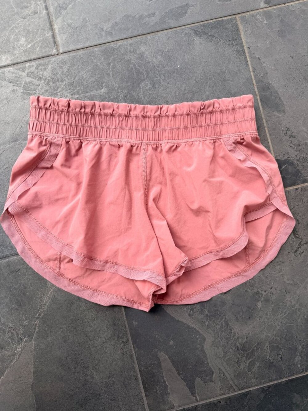 lululemon low rise short size 6 running short